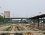 CSX 8771 leads a train northbound, around the sweeping curve at the yard